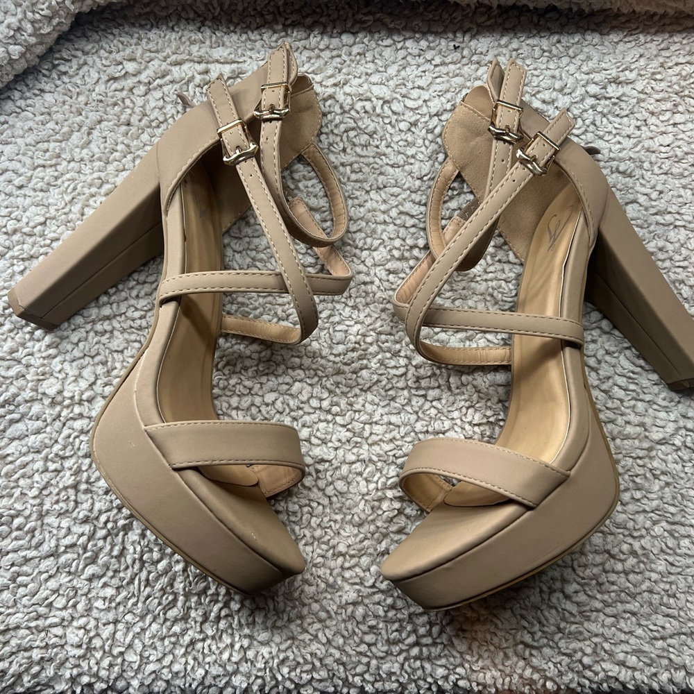 Windsor dark tan heels
